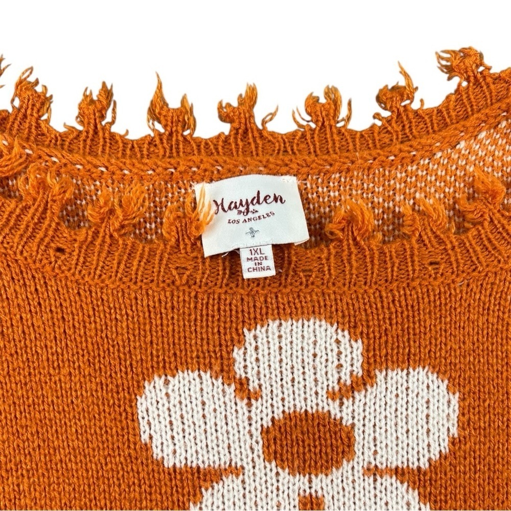 Hayden Los Angeles Women's Distressed Floral Pattern Pullover Sweater Size 1XL - Picture 4 of 6
